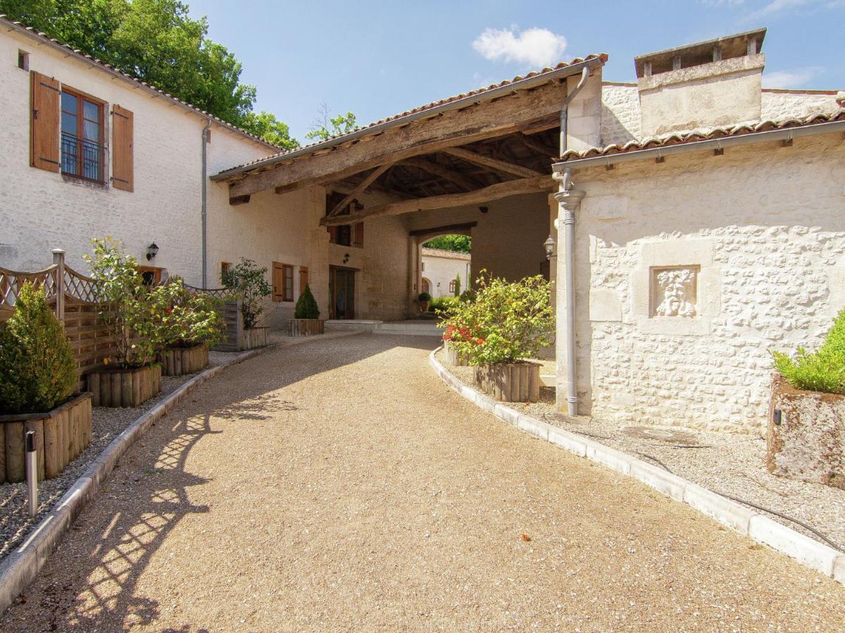 Luxury Apartment With Terrace Saint-Preuil Dış mekan fotoğraf